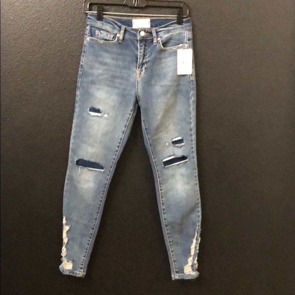 NWT Free People ‘About a Girl’ Jeans. Size 26! - Picture 3 of 8